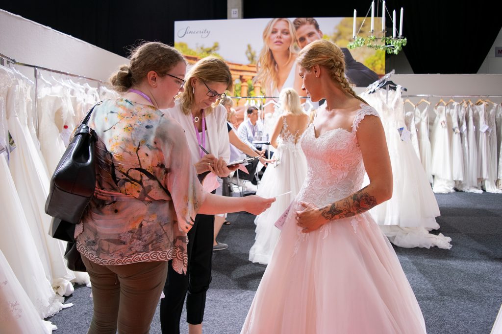 Nordic Bridal Show - Customers at Sinceritys stand
